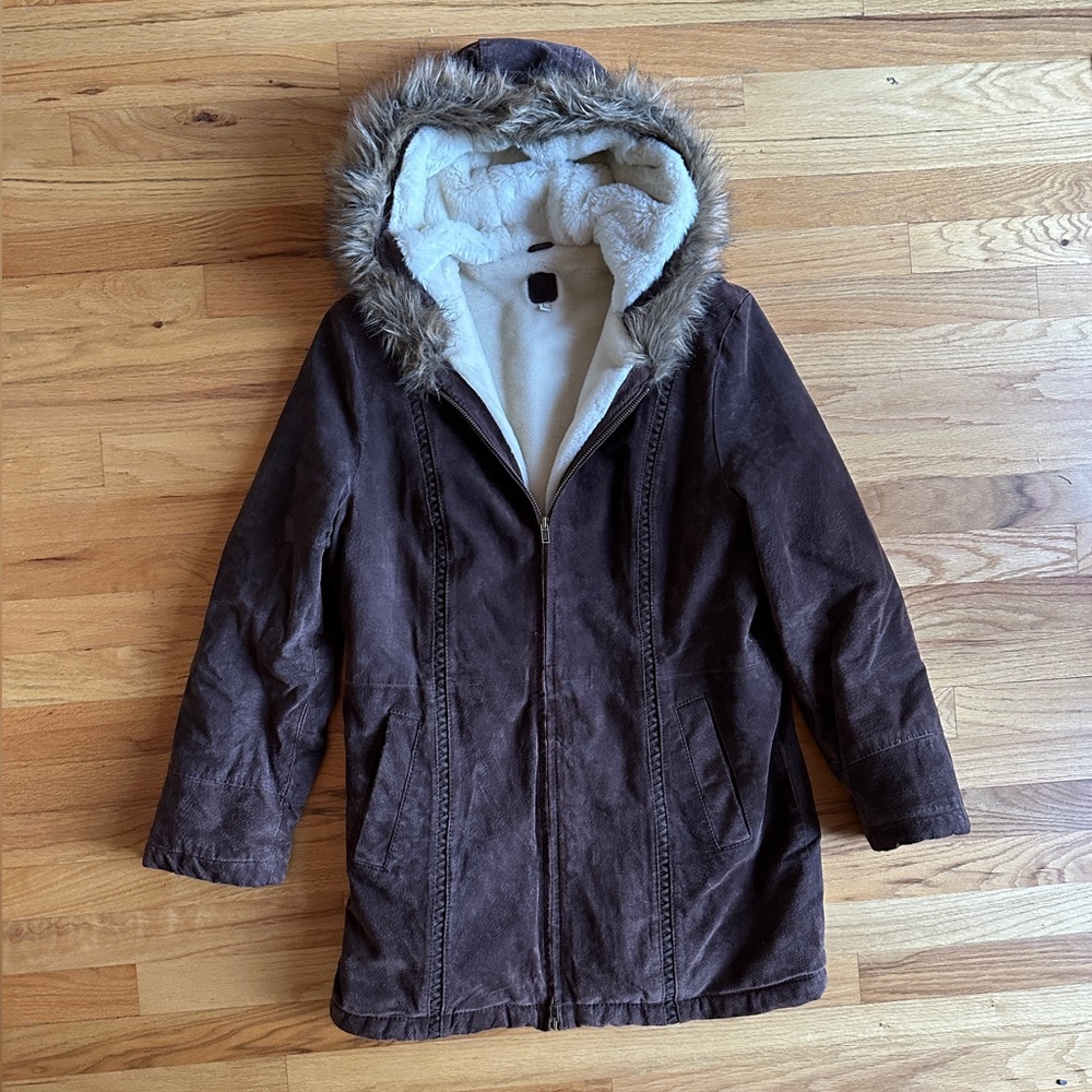 Wilson’s Leather women’s suede coat with fur trim hood. Size Large